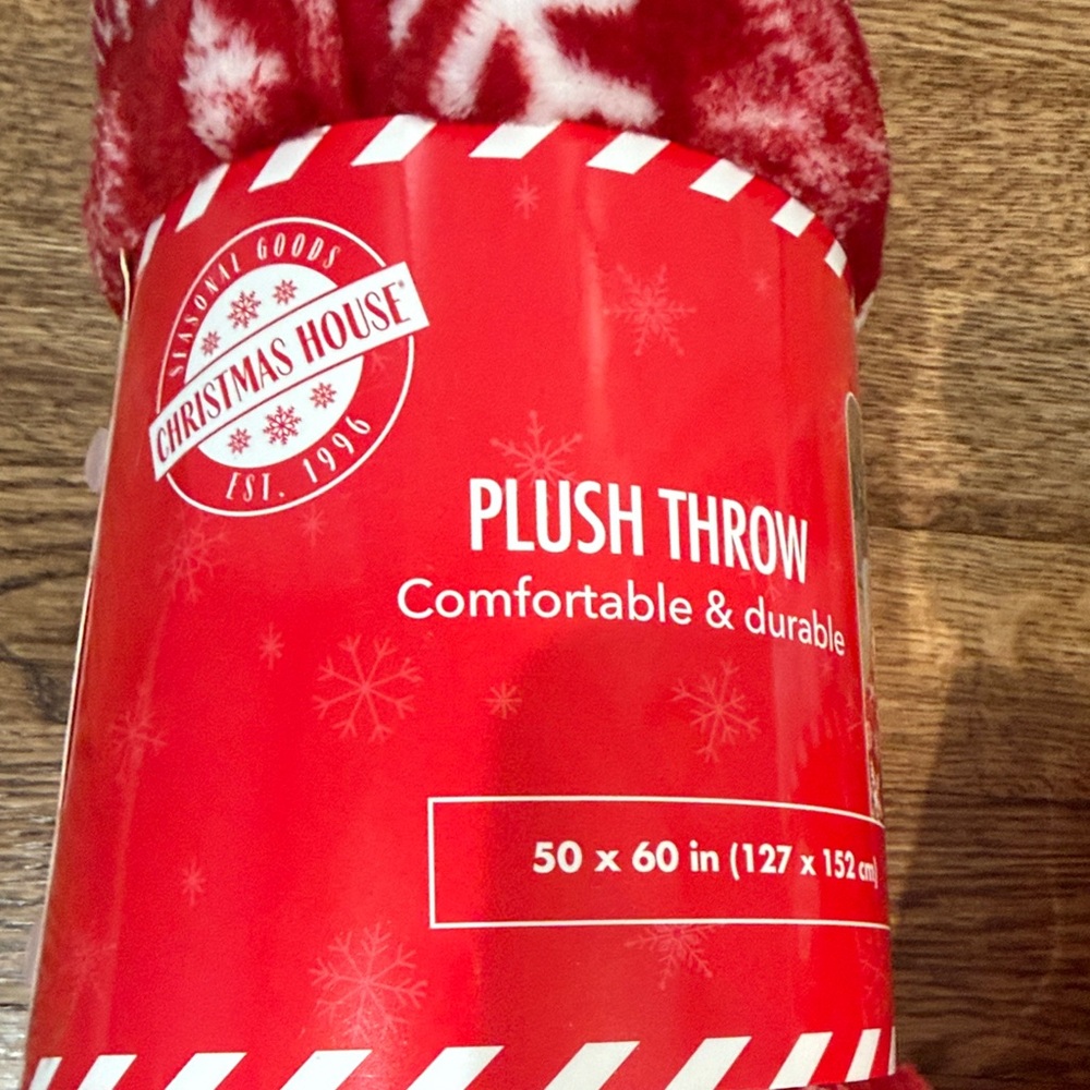 Red Plush Throw with Snowflakes - Picture 4 of 7